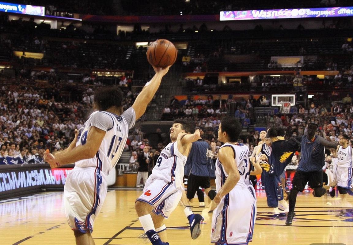 骑士队加时赛崩盘：米切尔加兰哑火，季后赛前景堪忧